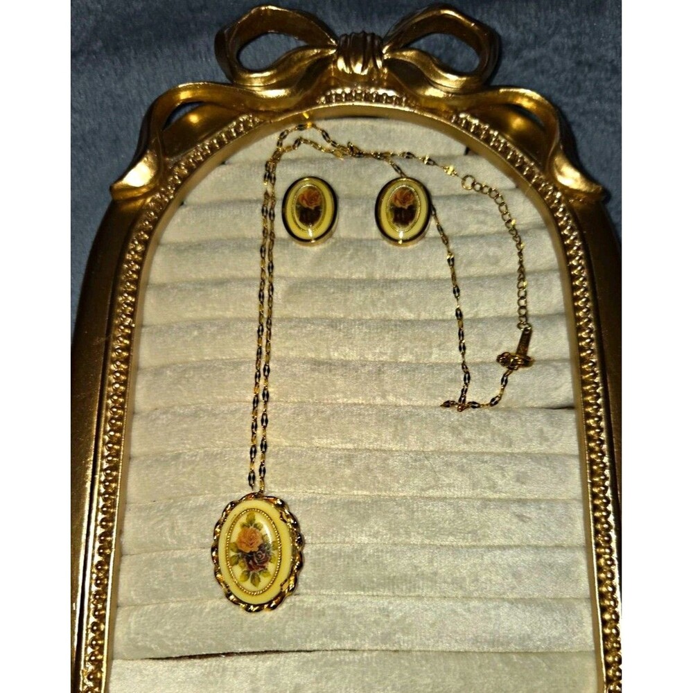 Gold Tone Oval Cream Floral Cameo Pendant Necklace & Earrings Jewelry Set